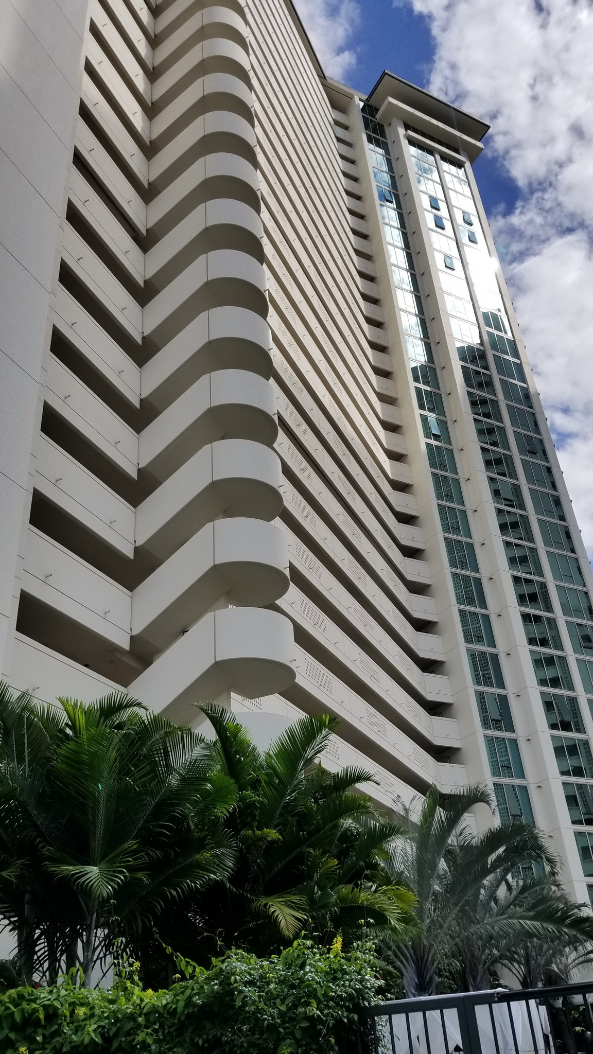 Allure Waikiki. - 1837 Kalakaua Ave