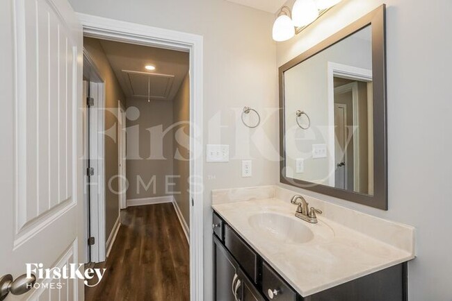 Building Photo - 305 Peterson Ln