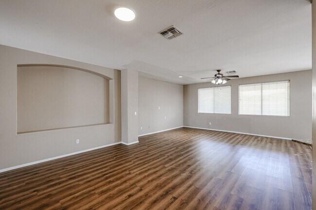 Building Photo - Lovely 4Bedroom/2Bath in the Heart of Chandler