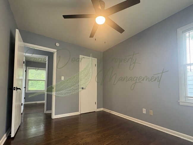 Building Photo - MODERN RENOVATIONS!!!