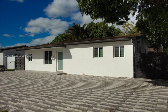 Building Photo - 1211 W 34th St