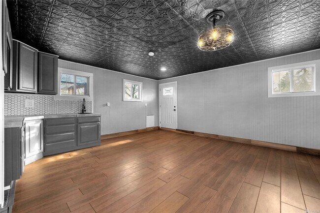 Building Photo - 10221 16th Ave E