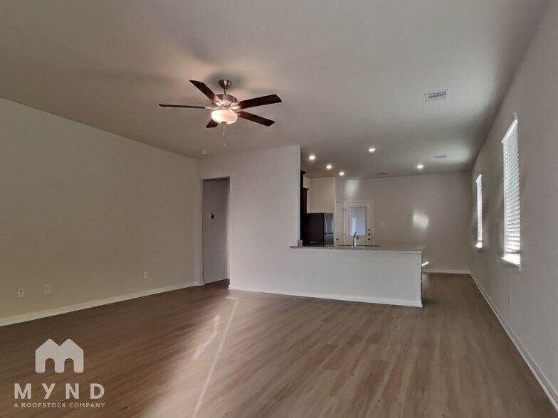 Building Photo - 15442 Maple Ter Dr