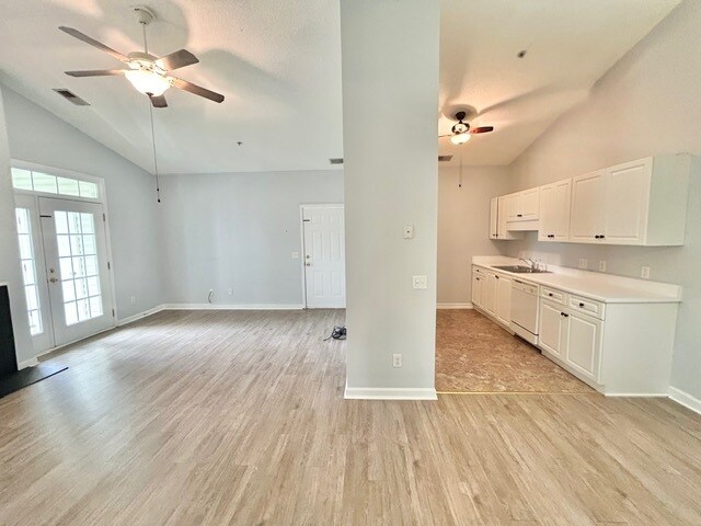 Building Photo - 3010 Winston Dr