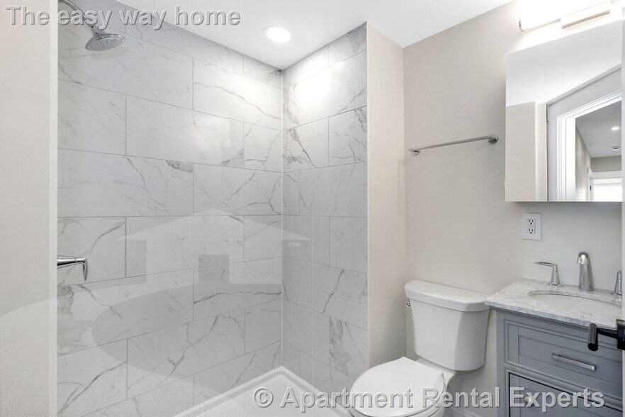 Building Photo - 105 School St