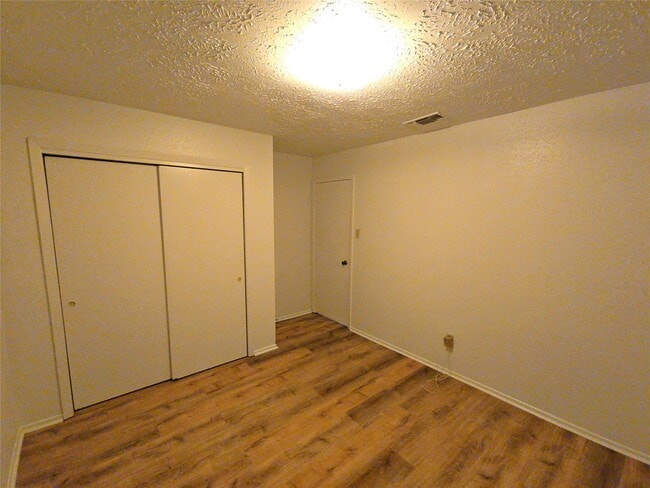 Building Photo - 10906 Maple Rock Dr