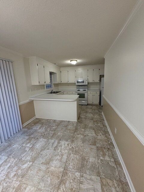 Building Photo - 3987 Sterling Pointe Dr