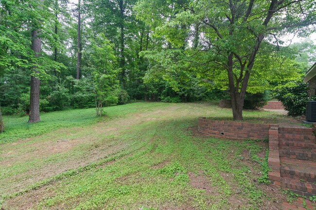 Building Photo - 140 Saxon Woods Dr