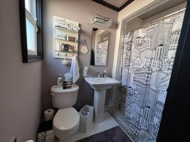 Building Photo - Historic Charm, Modern Comfort | 4BR + Den...