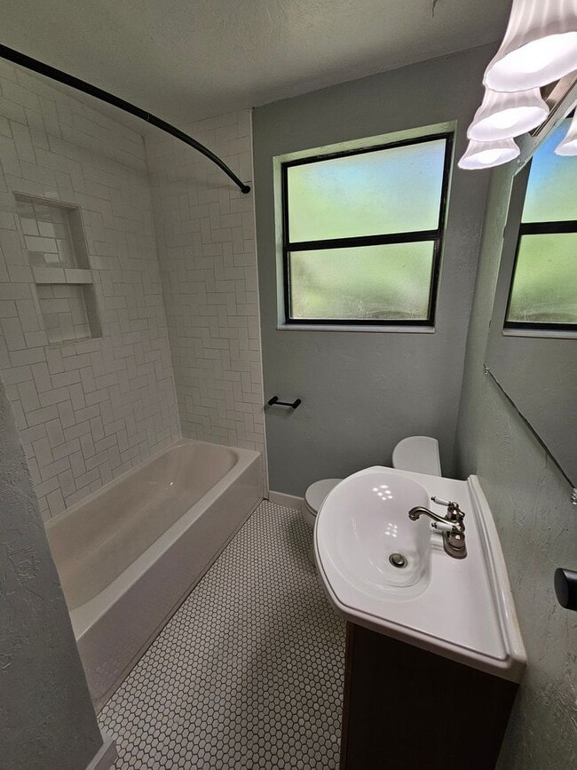 Building Photo - 2 Bedroom/2 Bath home near Duck Pond and Citizens Field