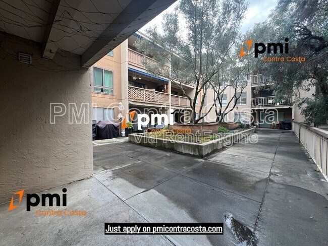 Building Photo - 470 N Civic Dr