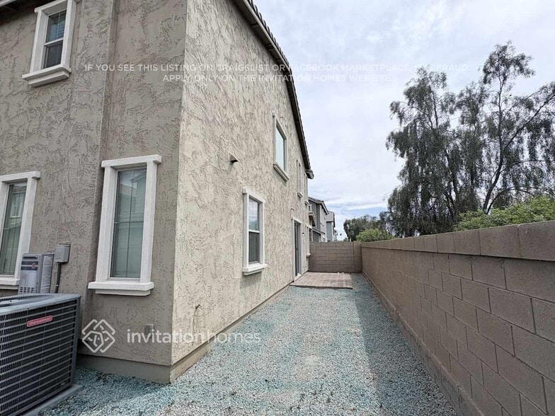 Building Photo - 308 N Sandal