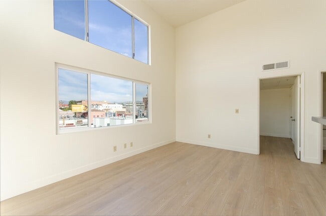 Building Photo - 321 S Berendo St
