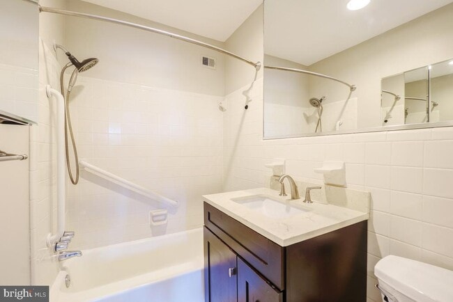 Building Photo - 53 Skyhill Rd