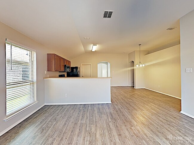 Building Photo - 1701 Bob Dr