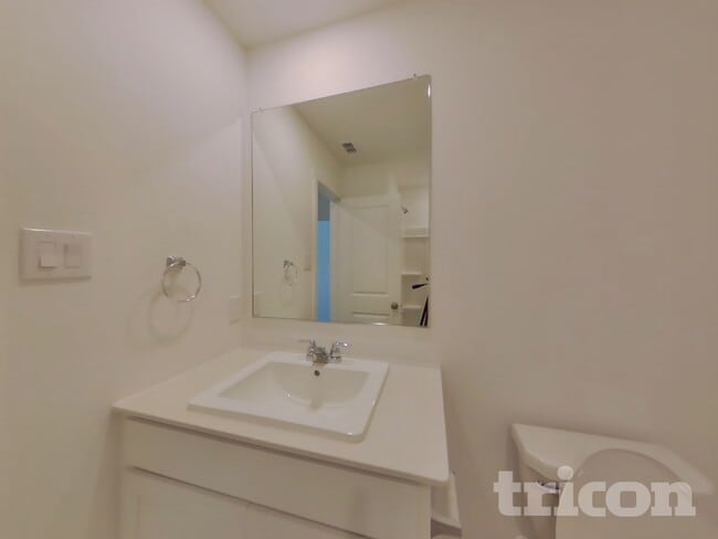 Building Photo - 1616 Parlier St