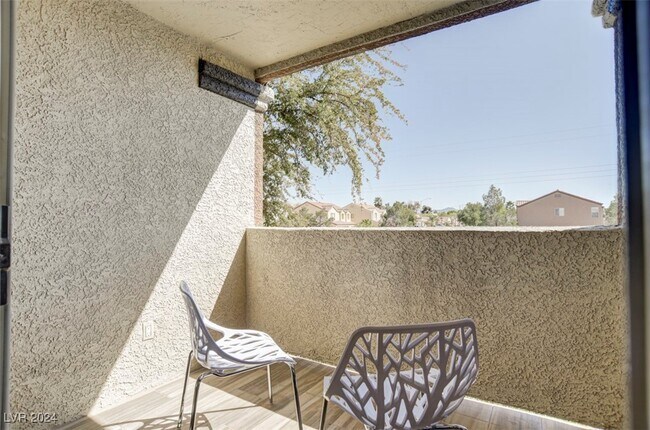 Building Photo - 555 E Silverado Ranch Blvd
