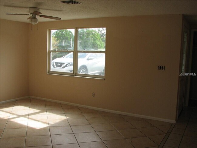 Building Photo - 9831 Lamantin Dr