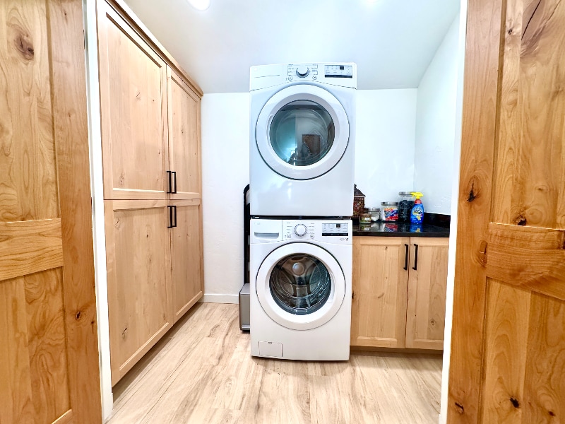 Building Photo - 1120 Holt Dr