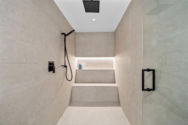 Building Photo - 2655 Collins Ave