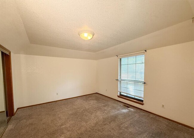 Building Photo - 7019 N Spinnaker Ln