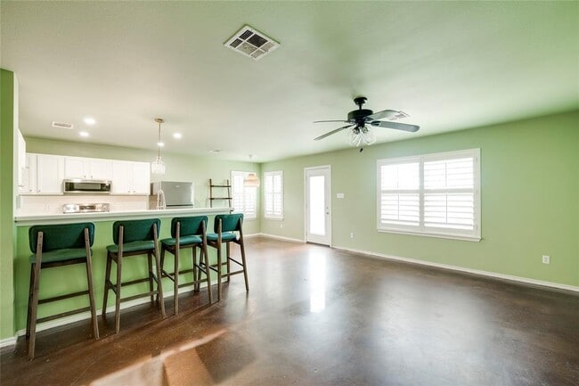 Building Photo - 18325 Maxa Dr