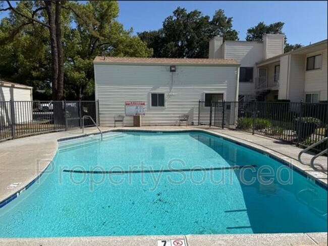 Building Photo - 700 McCoy Ct
