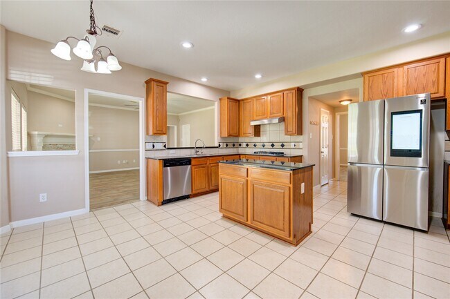 Building Photo - 7323 Sunset Bend Ln
