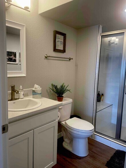 Basement Full bathroom - 5328 Freeboot Pt