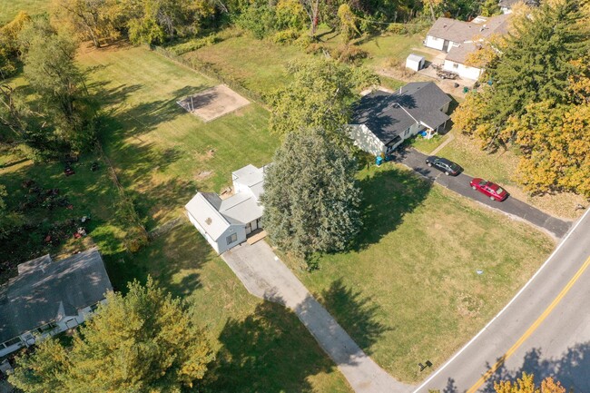 Building Photo - Beautiful Slab Home in Imperial with over ...