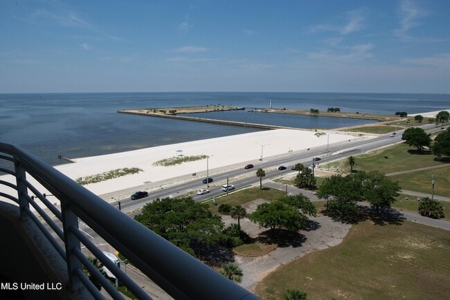 Building Photo - 2060 Beach Blvd