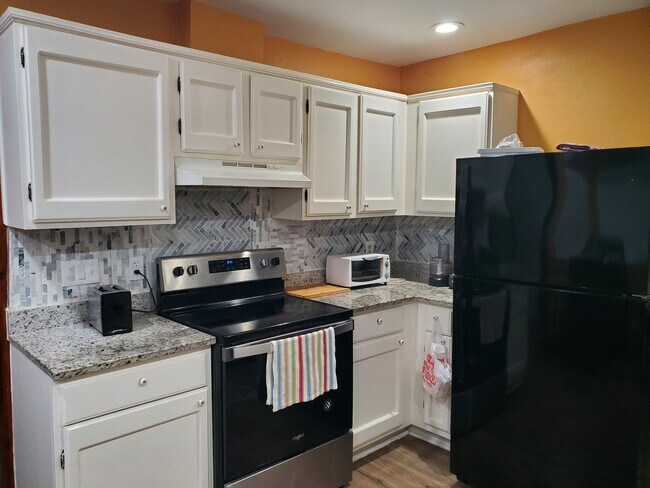 Building Photo - 8423 Tuxford