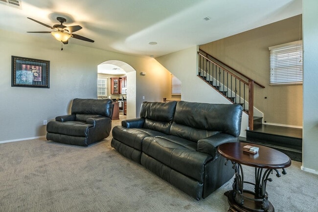 Building Photo - 1628 E Canyon Creek Dr