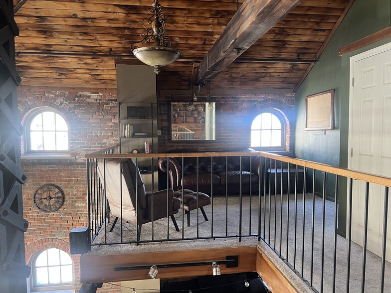 Building Photo - 51 W Blenkner St