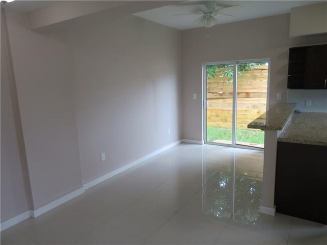 Building Photo - 1944 Sheridan St