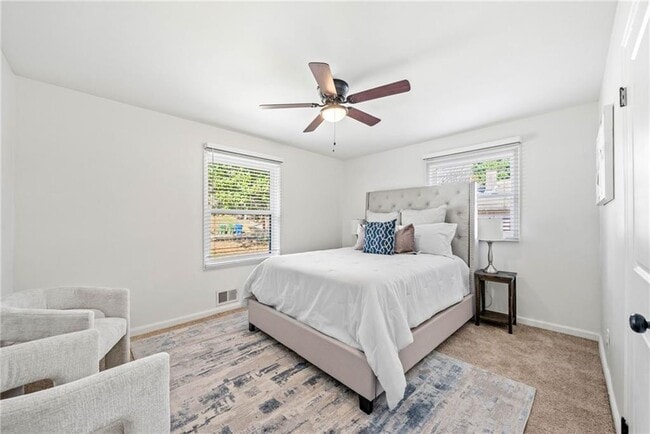 Building Photo - 801 N Evelyn Pl NW