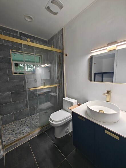 Building Photo - 76 NE 170th St