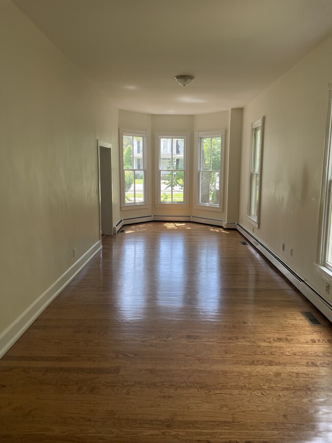 Living Room - 214 N Morris St