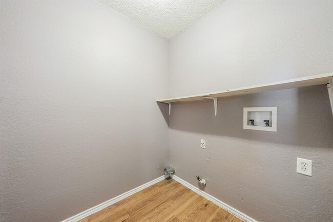 Building Photo - 5807 Spring Meadow Rd