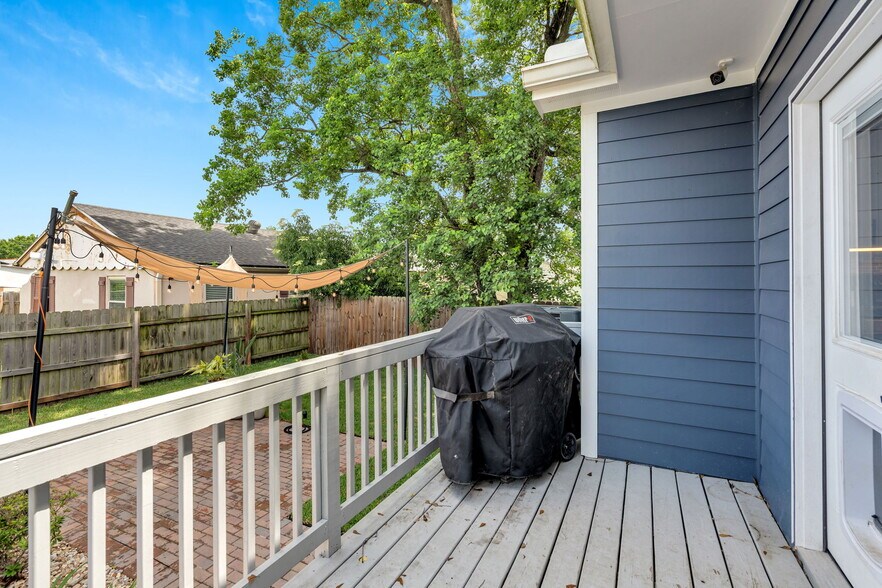 Building Photo - 3620 Live Oak St