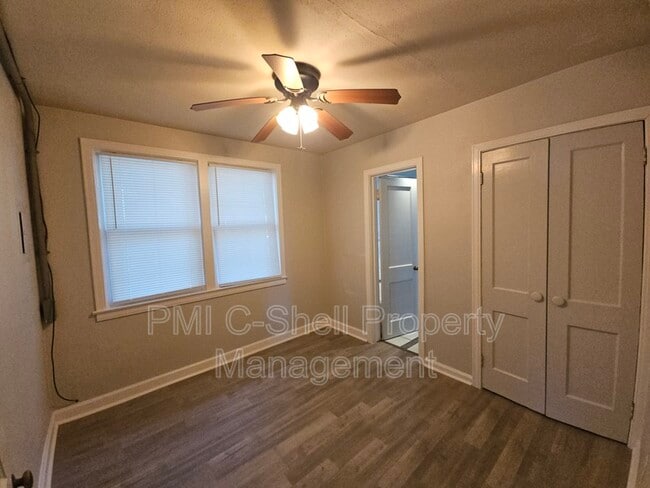 Building Photo - 210 N Pinewood Ln