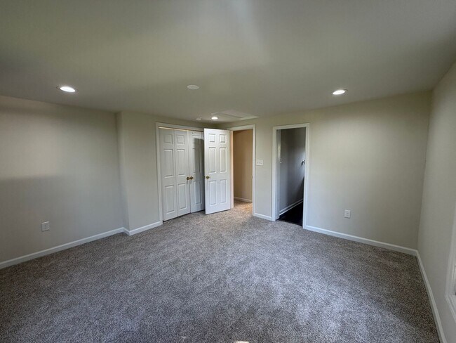 Building Photo - 908 Rives St