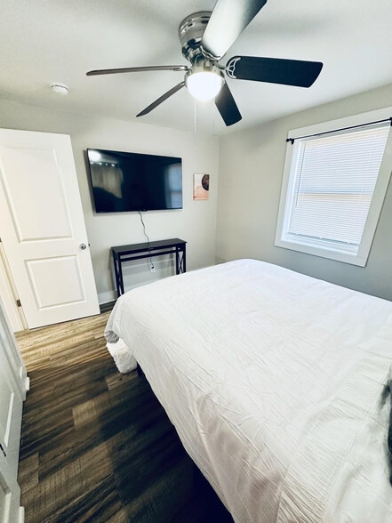 Building Photo - 403 Cedar Lane Rd