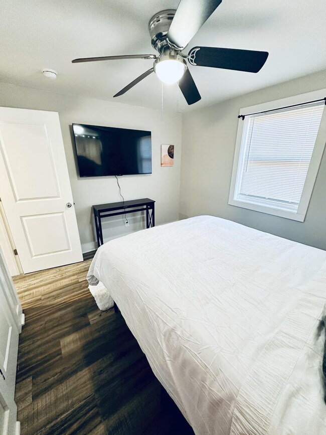 Building Photo - 403 Cedar Lane Rd