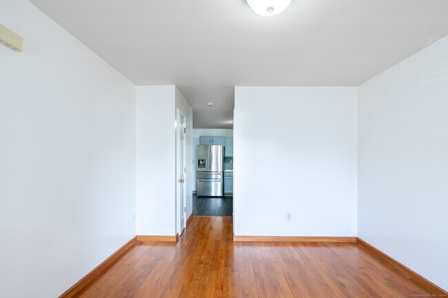 Building Photo - 107 Waverly Ave