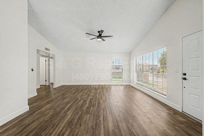 Building Photo - 4208 W Villa Maria Dr
