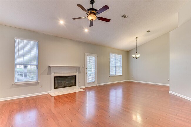 Building Photo - 1140 Parkside Trail