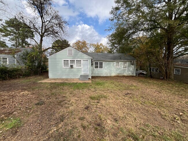 Building Photo - 521 Launcelot Rd