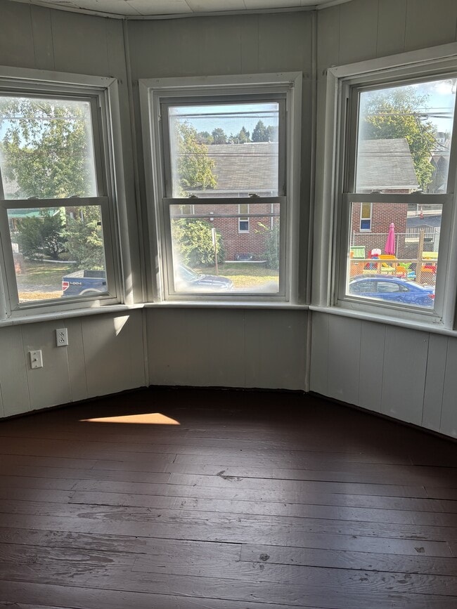 Building Photo - 1309 W Spruce St