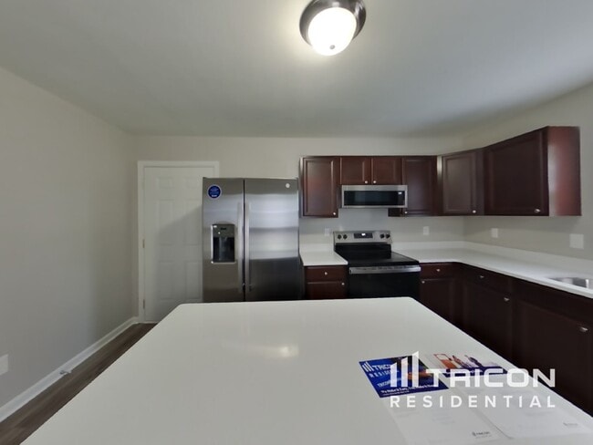 Building Photo - 321 Lingonberry Dr